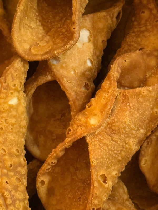 Cialde di cannolo siciliano vegane pronte da riempire, croccanti e artigianali, ideali per ristoranti e gastronomie.