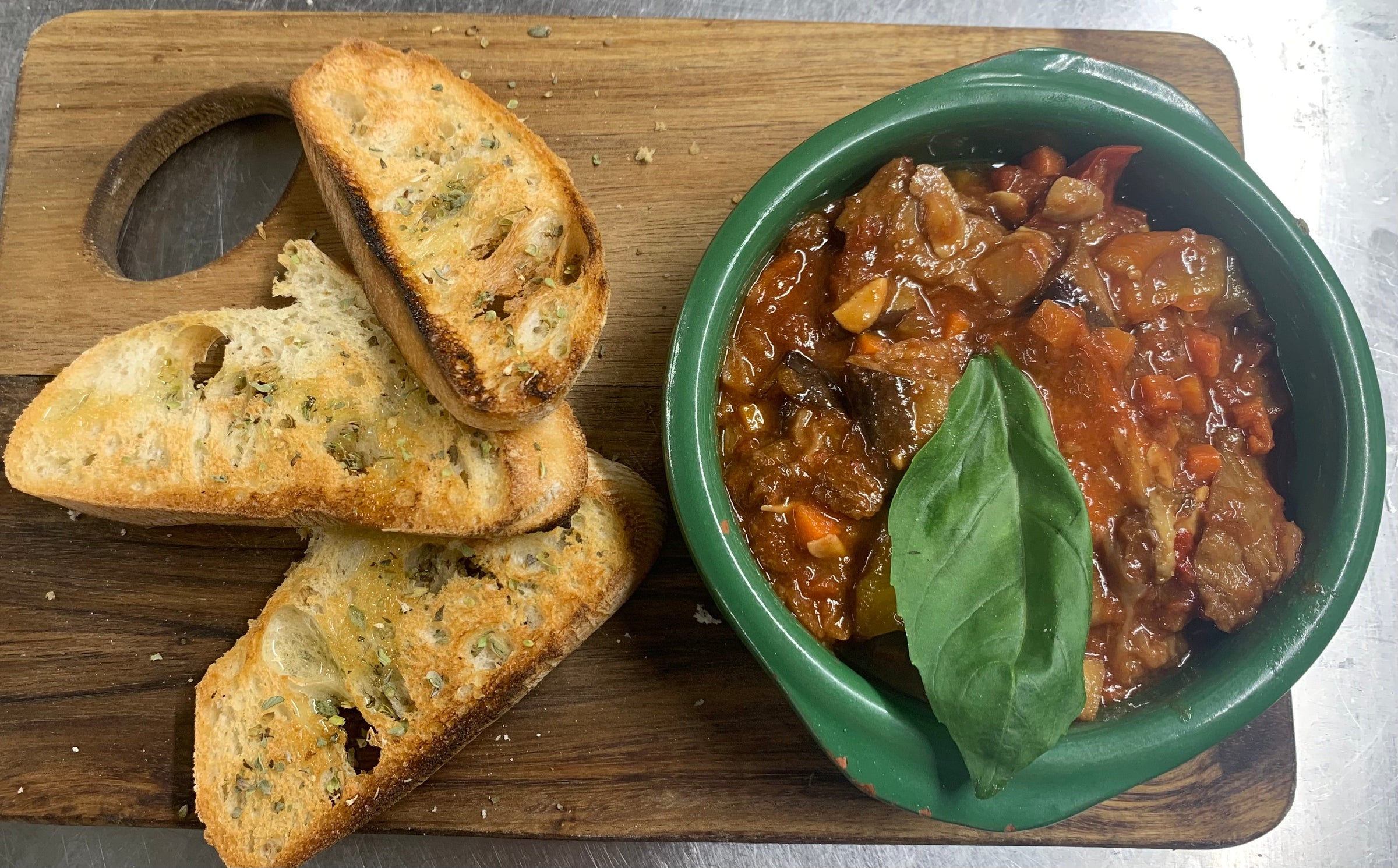 Caponata servita da uno dei nostri clienti di Manchester: Sicilian NQ